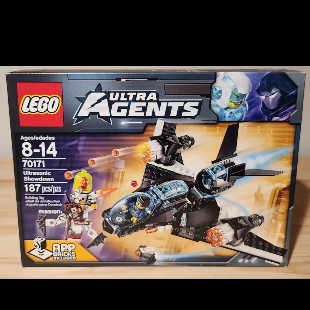 Retired LEGO Ultra Agents Ultra Sonic Showdown